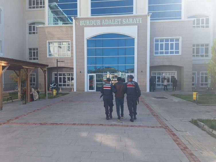 Burdur’da 13 firari yakalandı